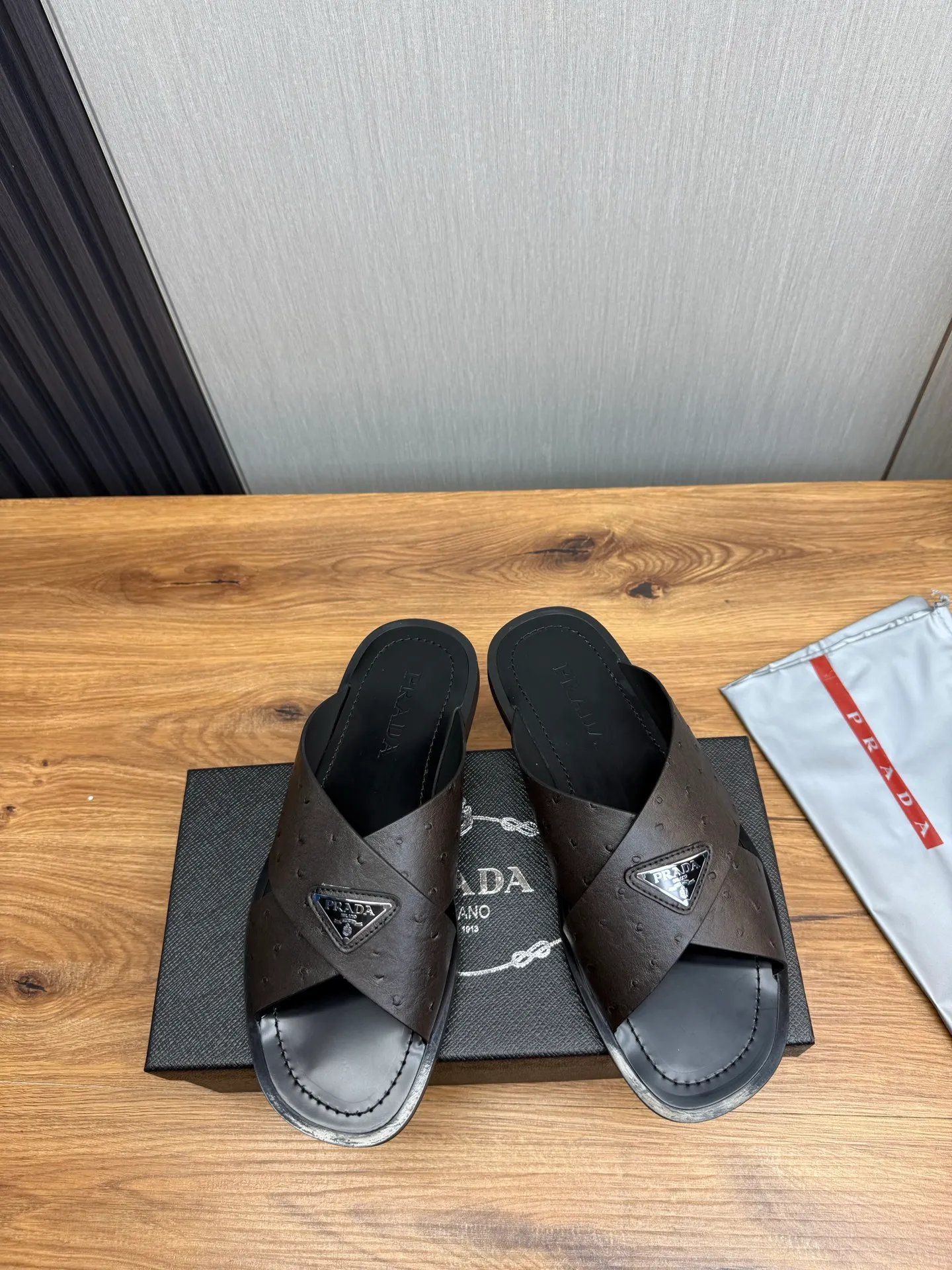 Factory price 340💰 ＰＲＡＤＡPrada - popular men's slippers hot sale 🔥 🩴Official website one to one production 38-45 sizes 45 46 🉑️Customized!
